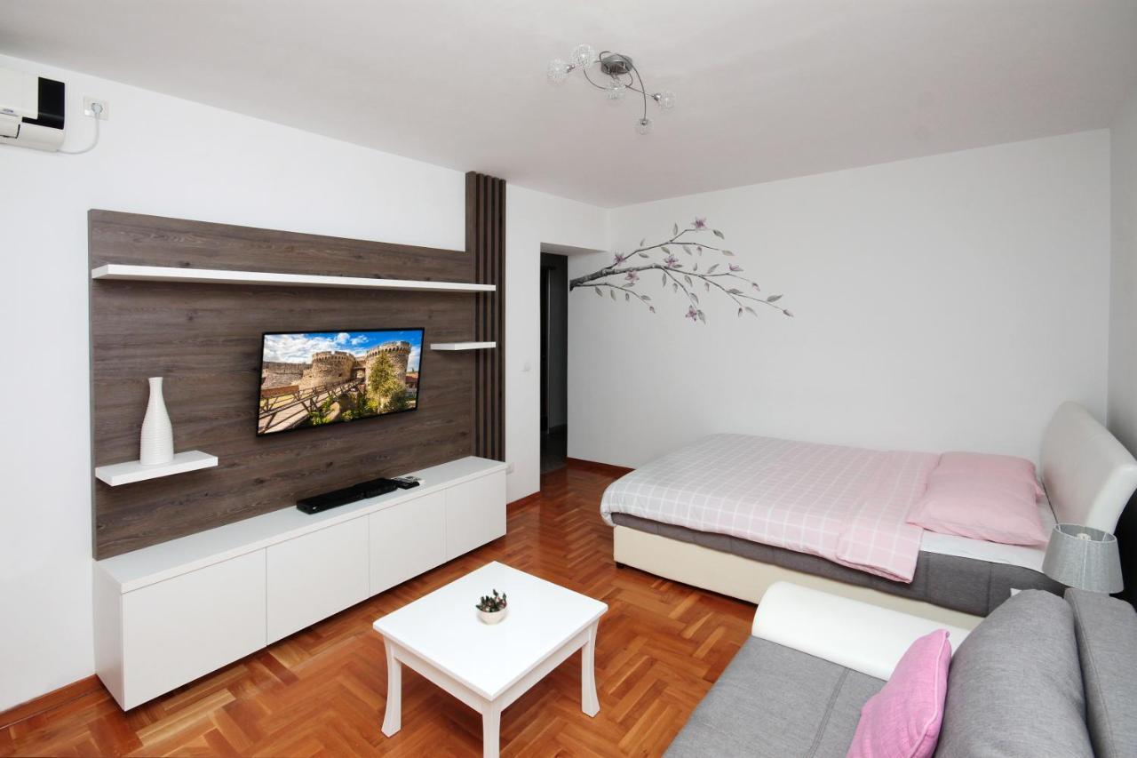 Apartment Lilly Belgrado Exterior foto